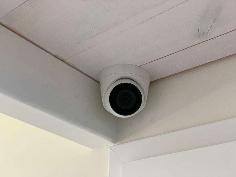 Euro-Image to zaufany dostawca instalacji kamer monitorujących w sklepach, magazynach, biurach, parkingach, placach budowy, domy jednorodzinne. Zapewniamy instalację kamer bezpieczeństwa CCTV, instalację kamer nadzoru wideo, monitorowanie kamer zdalny, bezprzewodowe kamery bezpieczeństwa, ukryte. Naprawiamy, modernizujemy również istniejące systemy kamer bezpieczeństwa CCTV.