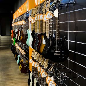 Gitary w sklepie Riff na spacewall